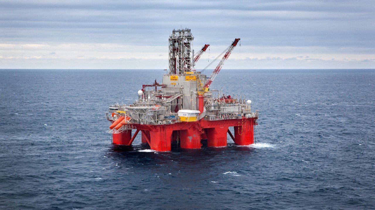 Transocean narrows losses to $470 million in 2021