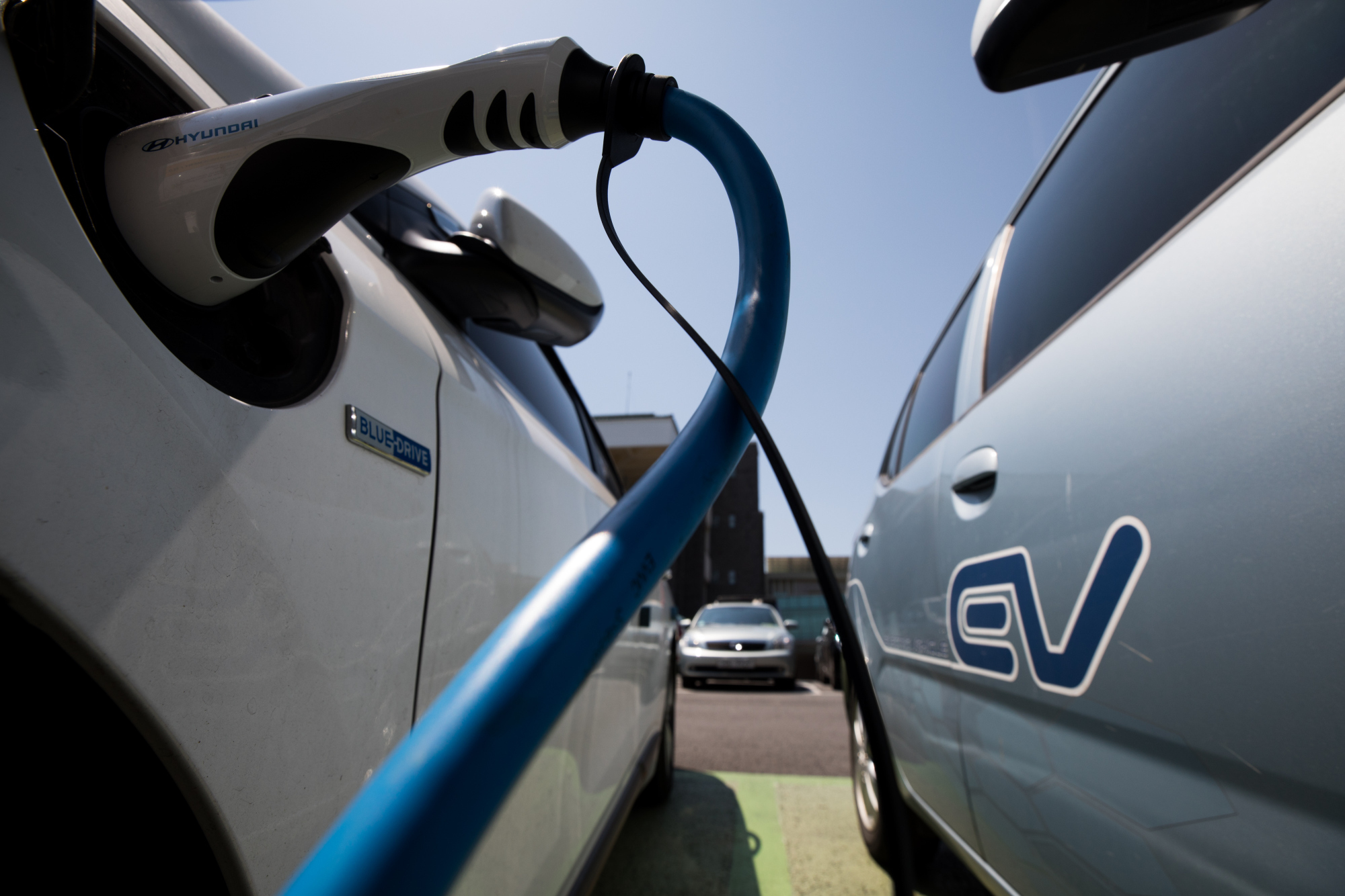 Smart public electric vehicle charging points launched - News for the